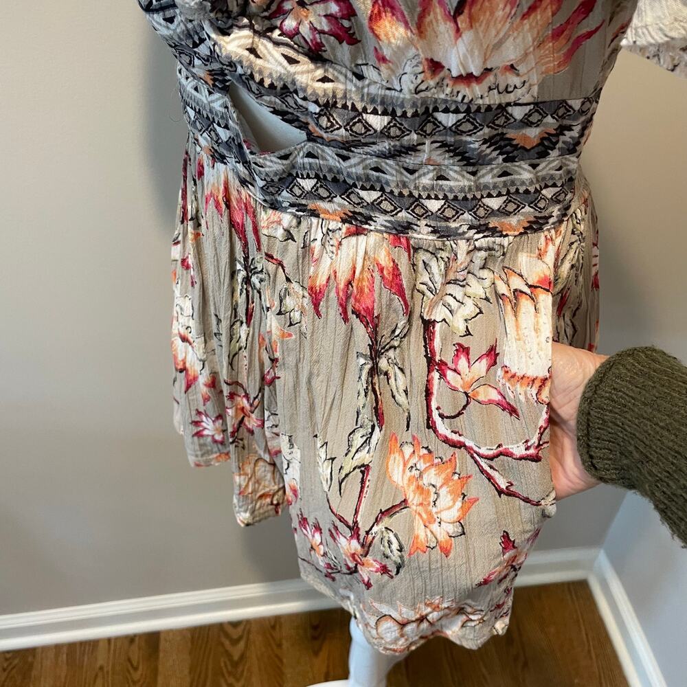 Angie Cutout Front Boho Romper Sz M Pockets Smocked Back V-Neck Flutter Sleeves - Picture 6 of 12